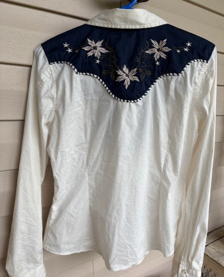 -New With Tags- Idyllwind By Miranda Lambert Blue & White Floral Pearl Snap