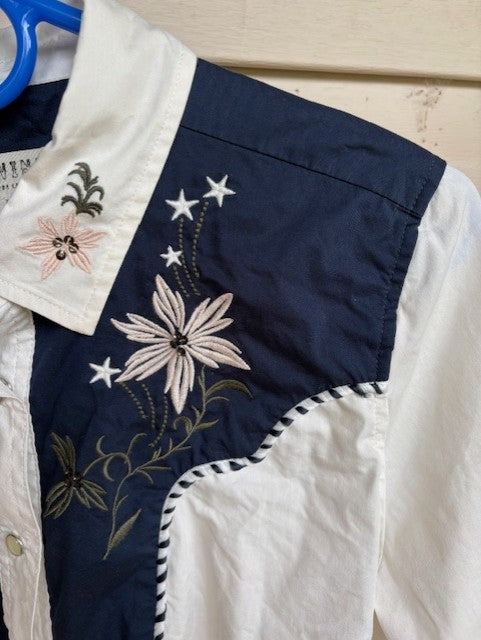 -New With Tags- Idyllwind By Miranda Lambert Blue & White Floral Pearl Snap